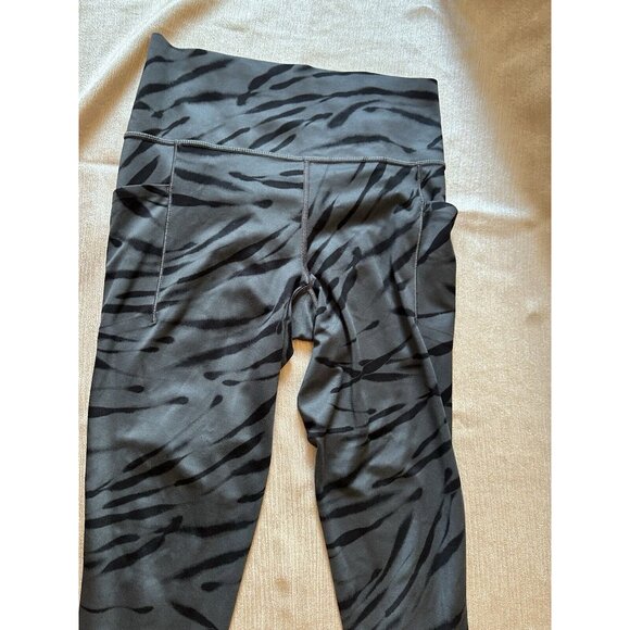 Athleta Womens Salutation Stash Pocket 7/8 Legging Gray Zebra Stripe Size Small - Picture 9 of 15